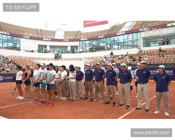 2025年网球赛季开幕 世界顶级选手激烈角逐全新挑战