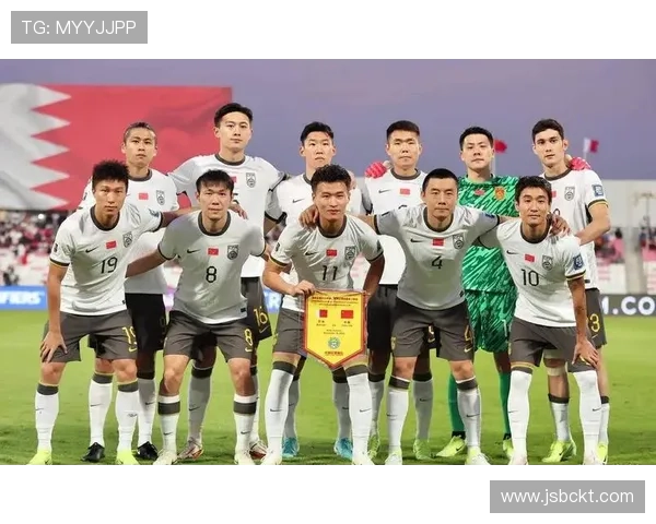 中国男足迎来世预赛关键战全队誓夺胜利展现新时代拼搏精神