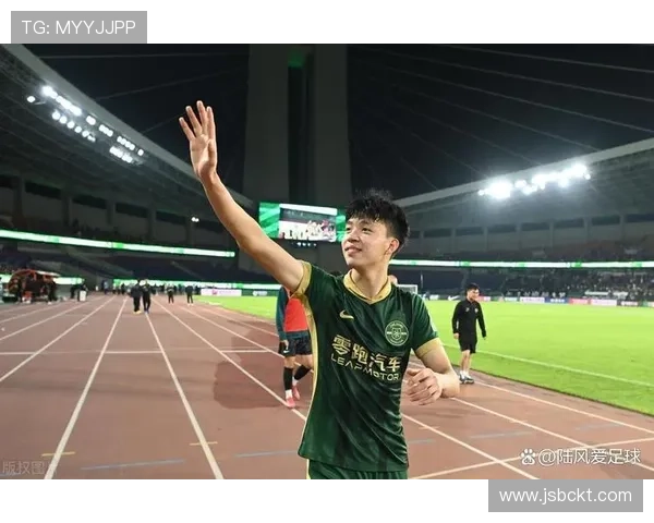 国足新星闪耀亚洲赛场奋勇拼搏助球队挺进决赛掀起全国足球热潮 国足新星闪耀亚洲赛场奋勇拼搏助球队挺进决赛掀起全国足球热潮