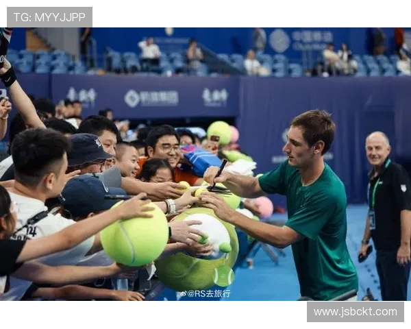 网球大满贯赛事最新动态：多项精彩对决引发球迷热议