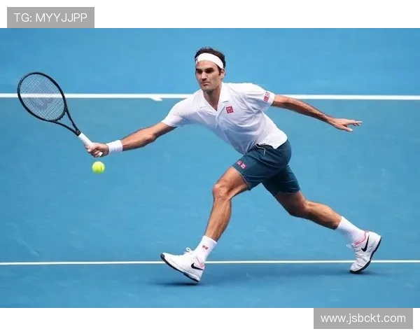 费德勒重返赛场助阵慈善表演赛再掀网坛传奇回忆热潮